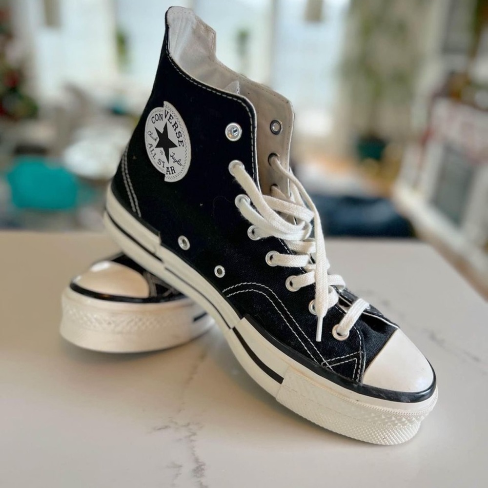 Converse, platform chuck Taylor shoes, size men’s 10.5 in great condition